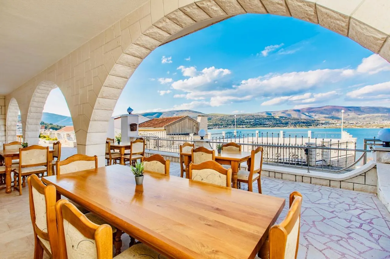 Hotel Buenavista Beach House Trogir Mastrinka 3*,