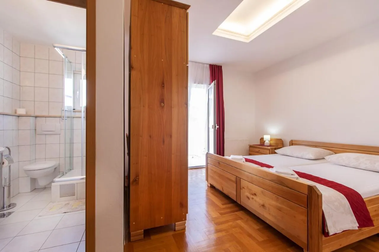Hotel Buenavista Beach House Trogir 3*, Mastrinka